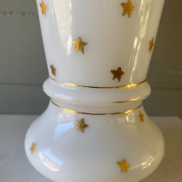 RARE Portieux Vallerysthal French White Opaline Vase - Picture 2 of 7